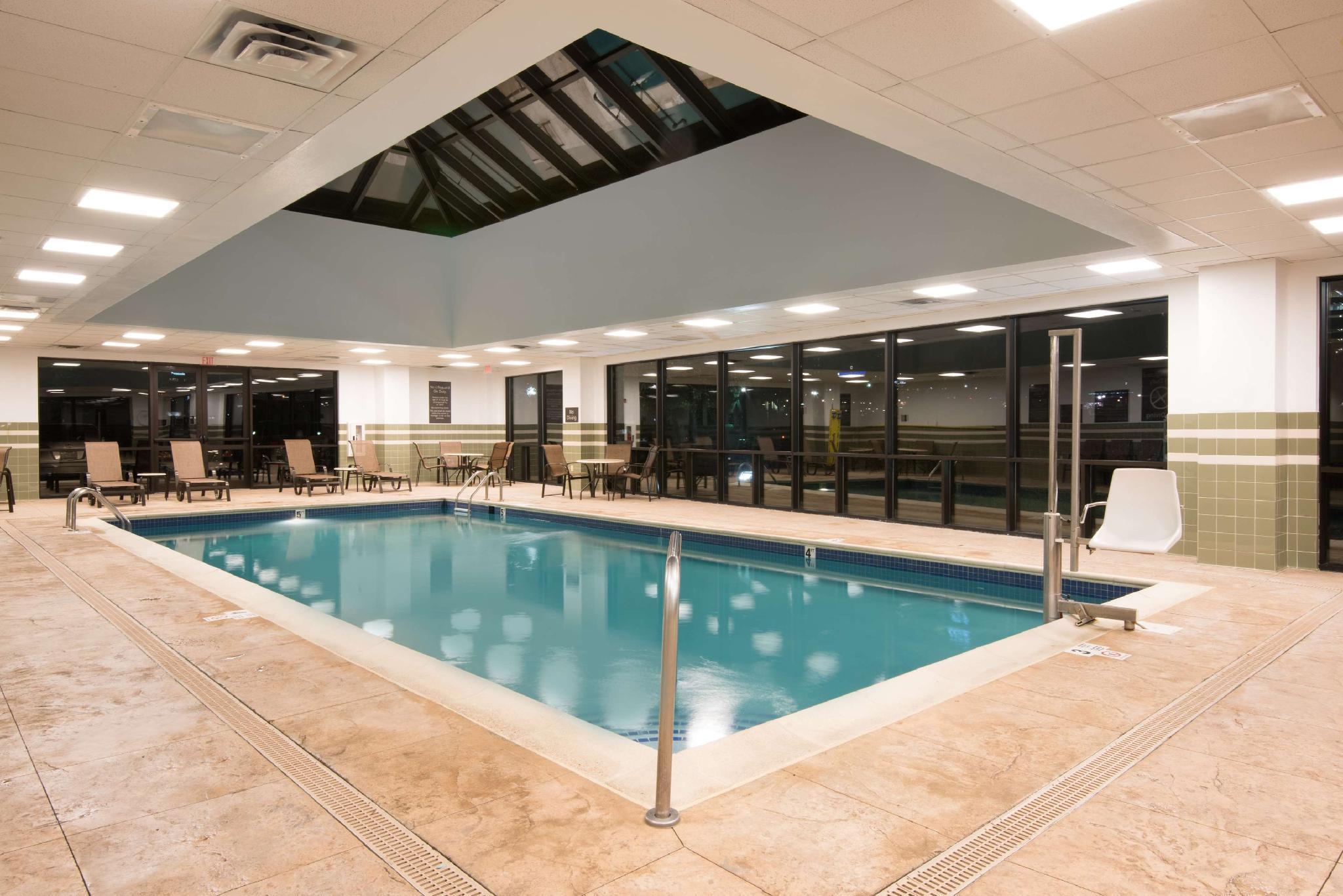 Hampton & Newark-harrison-riverwalk 3*