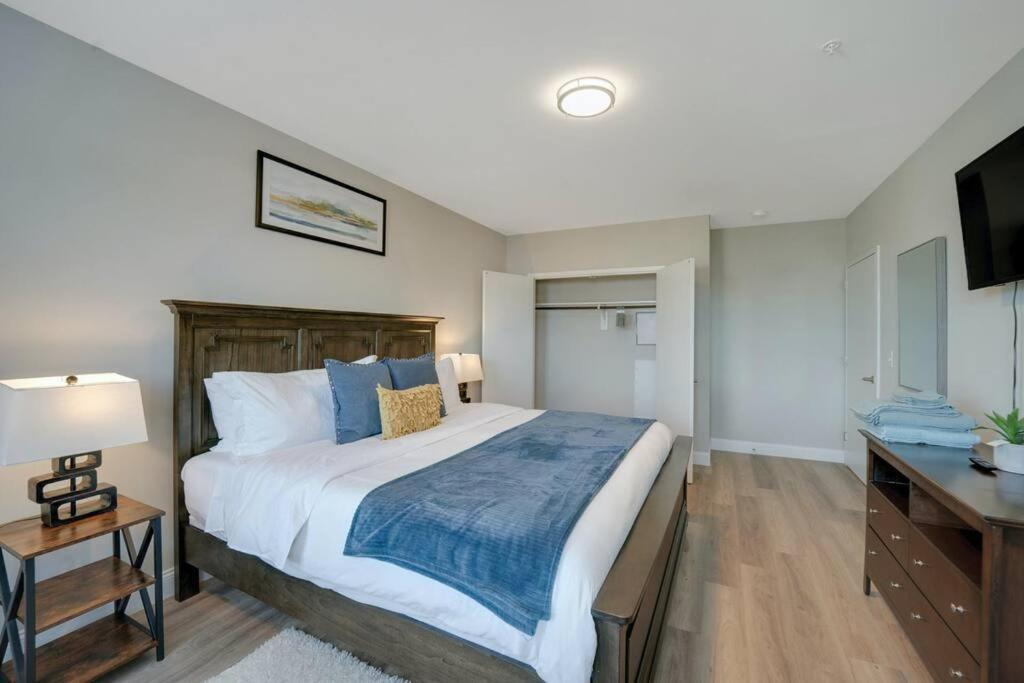 Beautiful 2br Apt/ewr Airport/king /free Parking Newark