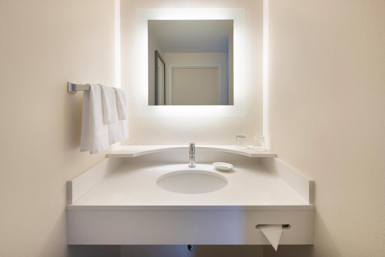 Hotel Springhill By Marriott International Airport