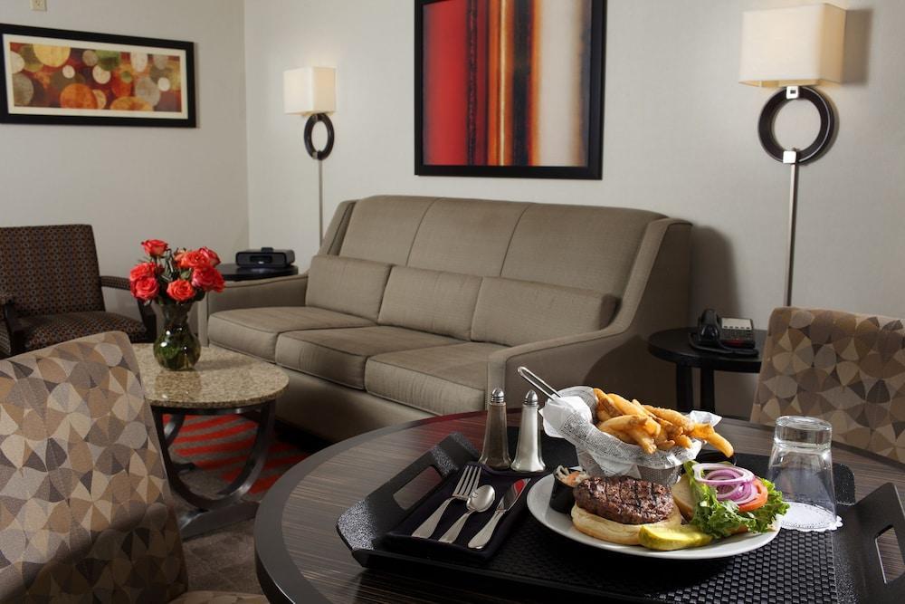 Hotel Hampton Airport