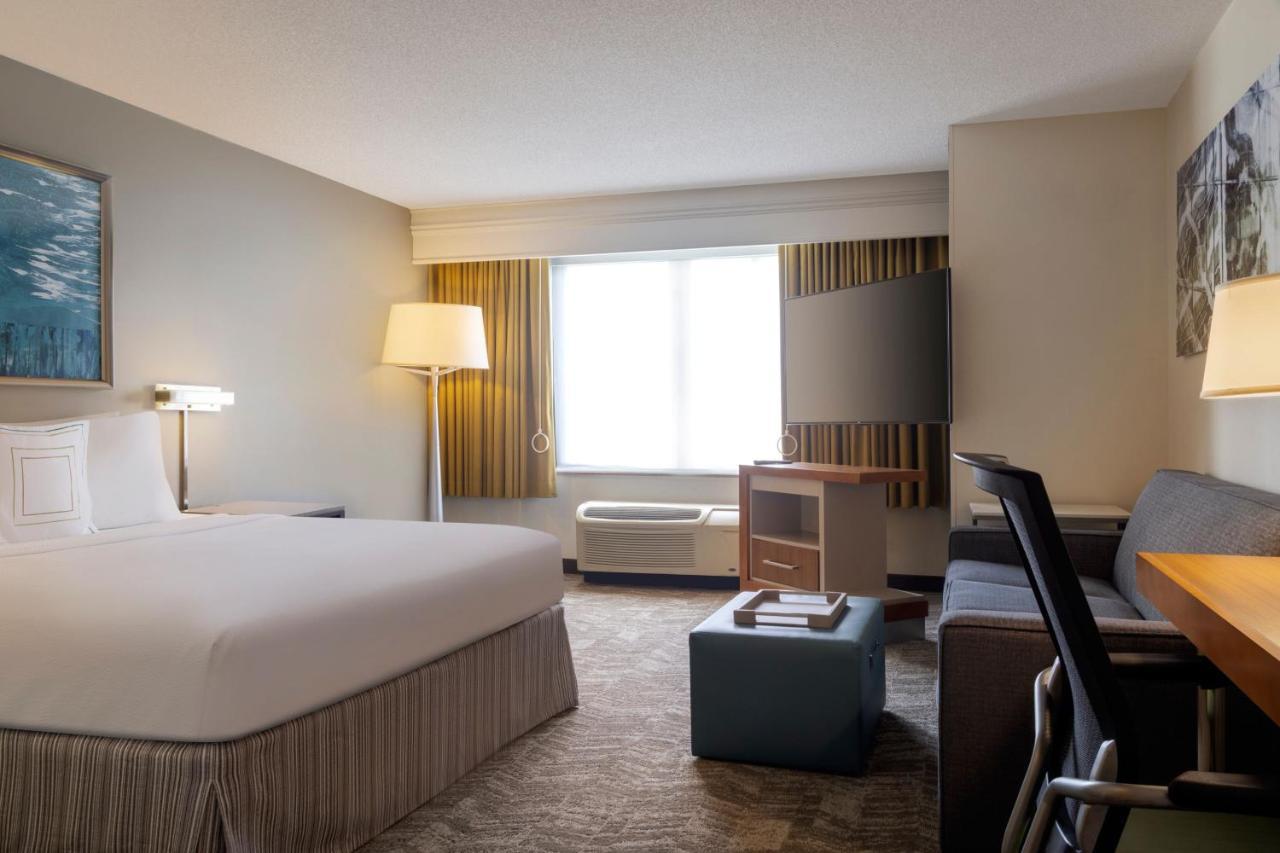 Hotel Springhill By Marriott International Airport 3*