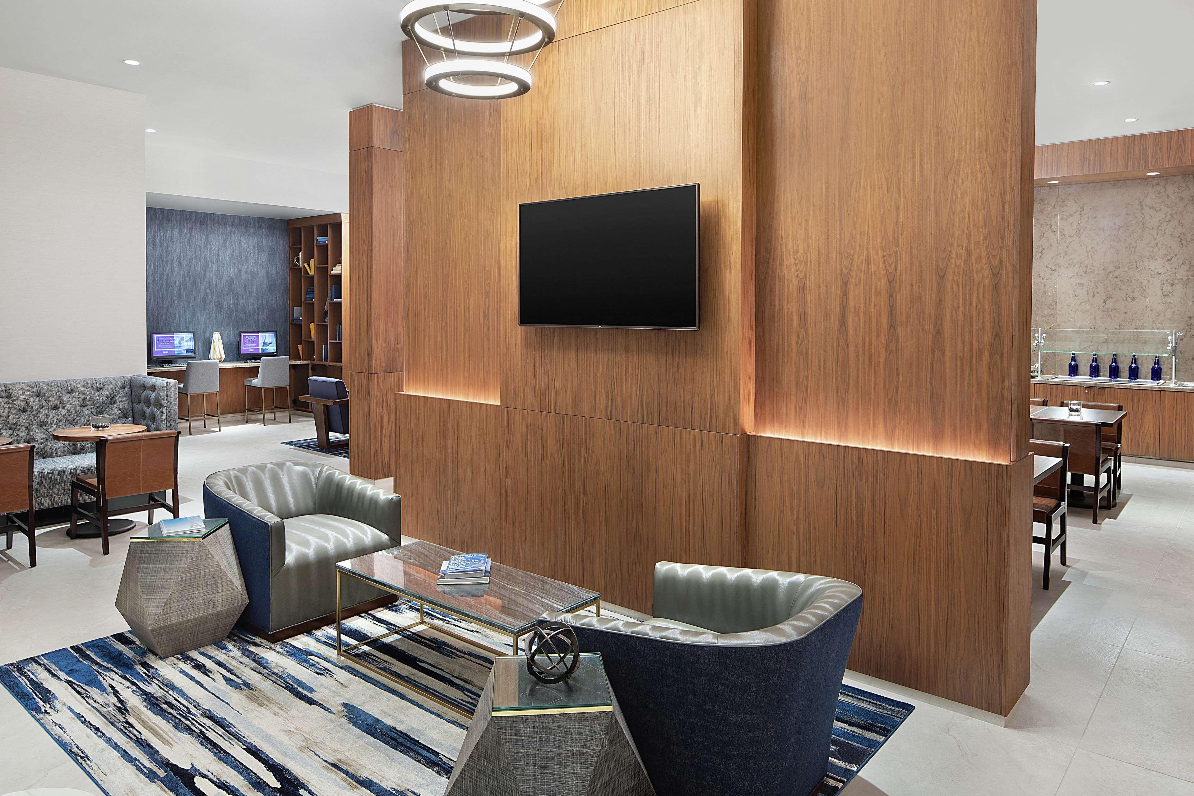 Doubletree By Hilton Airport Hotel 4*