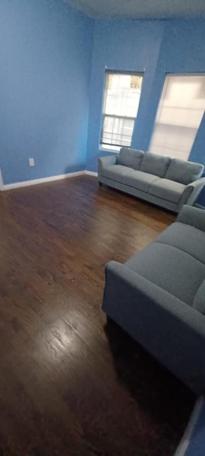 Willoughby Apartment *