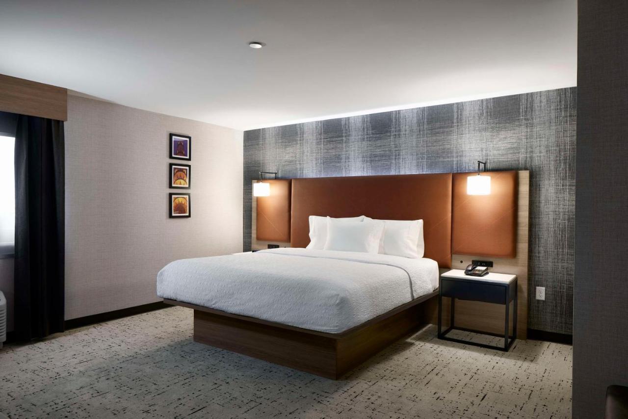 Hampton Airport Hotel 3*