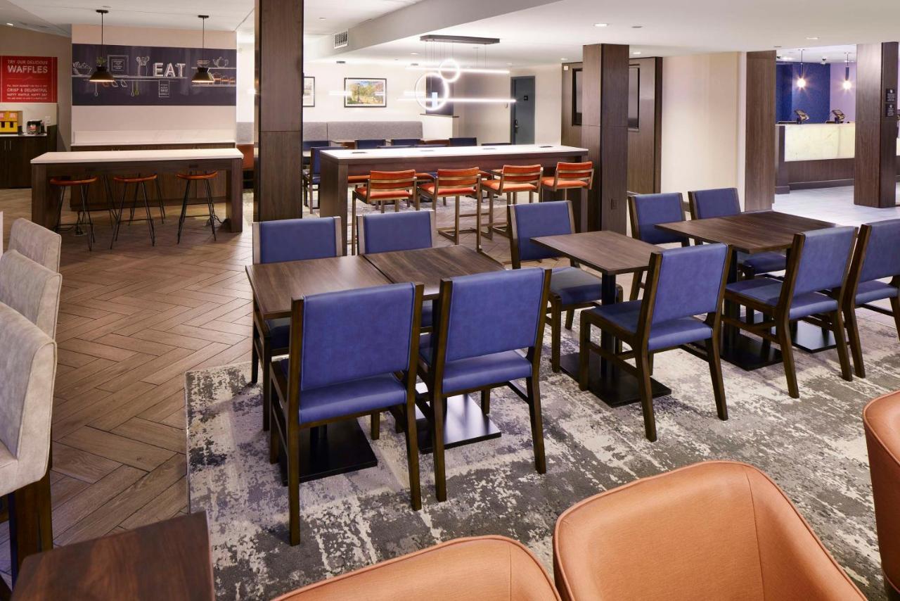 Hampton Airport Hotel