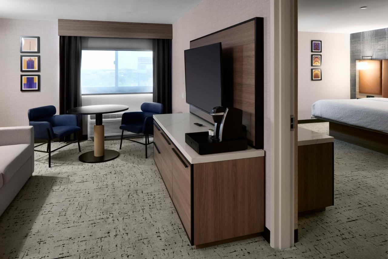 Hotel Hampton Airport 3*