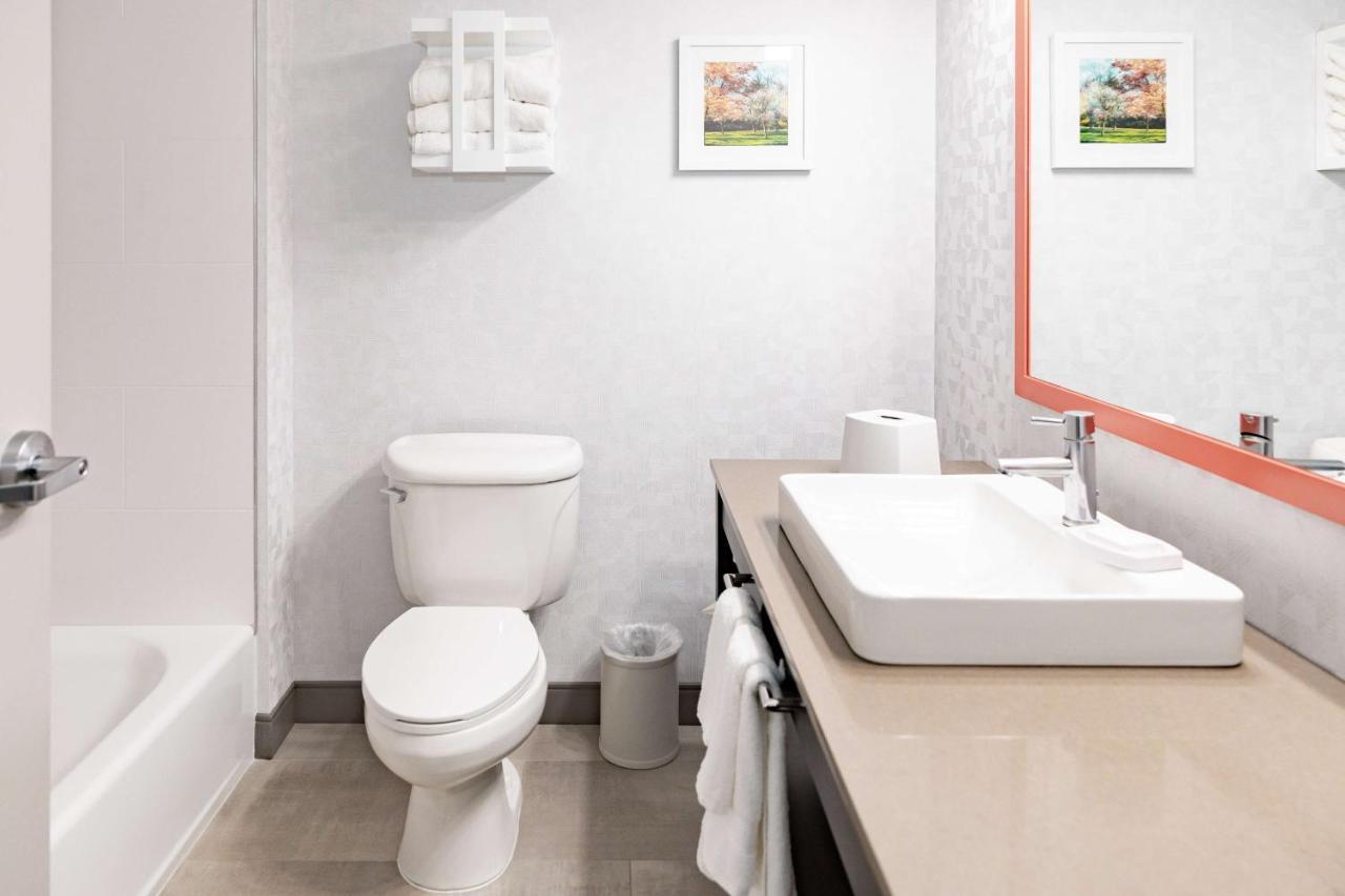 Hampton & By Hilton- Airport Elizabeth Hotel Newark