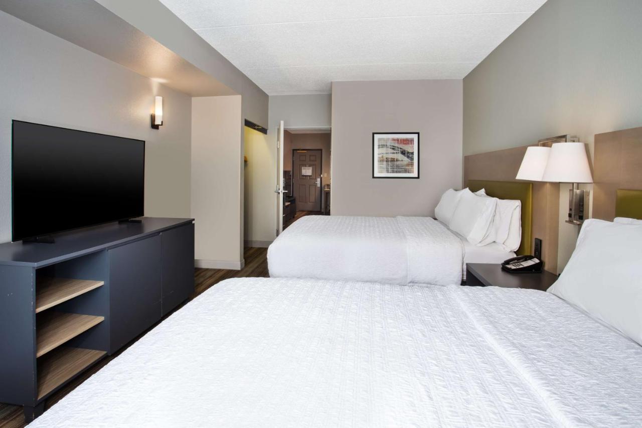 Hampton & By Hilton- Airport Elizabeth