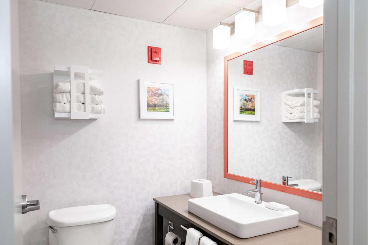 Hotel Hampton & By Hilton- Airport Elizabeth