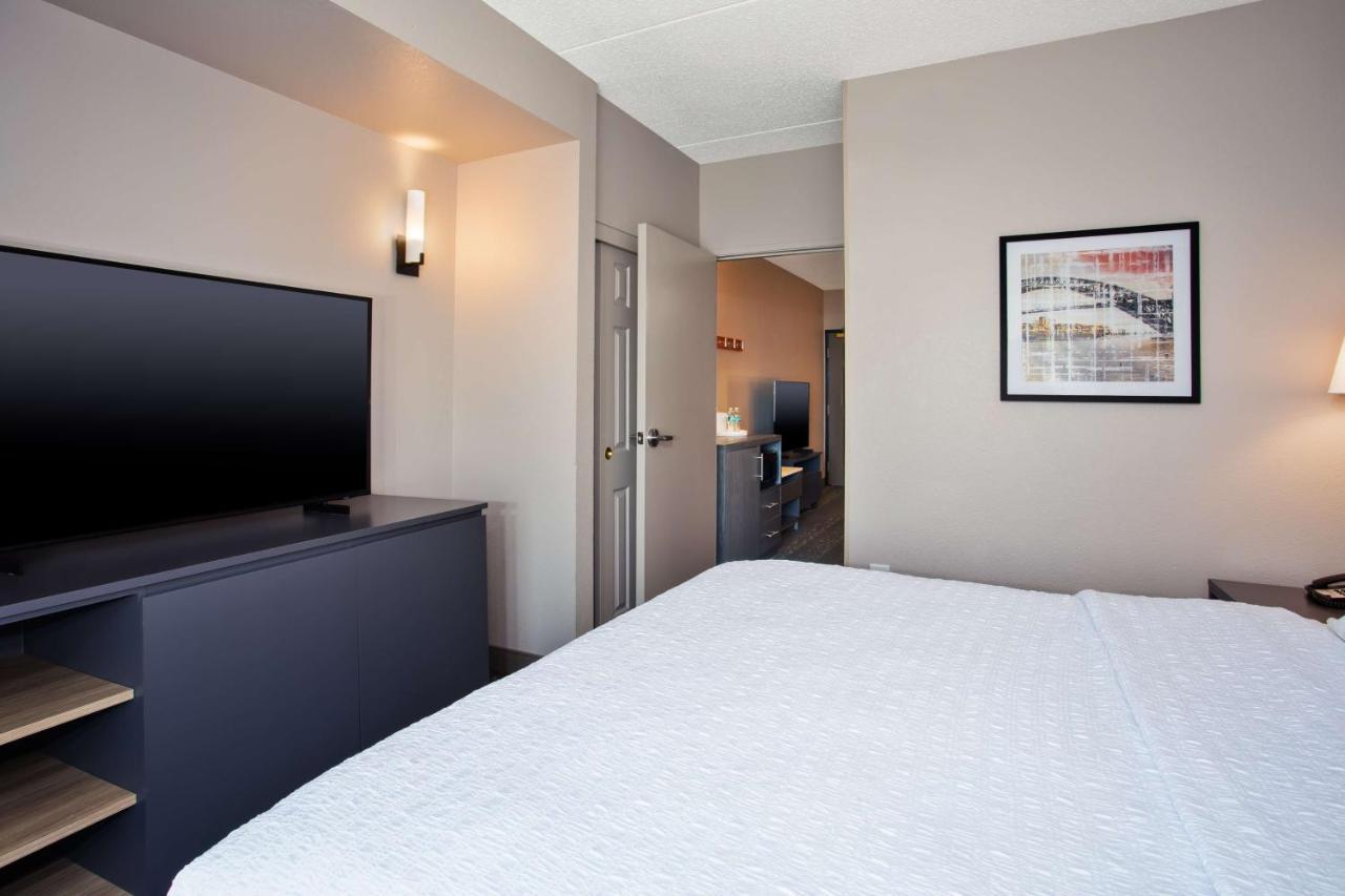 Hampton & By Hilton- Airport Elizabeth Hotel