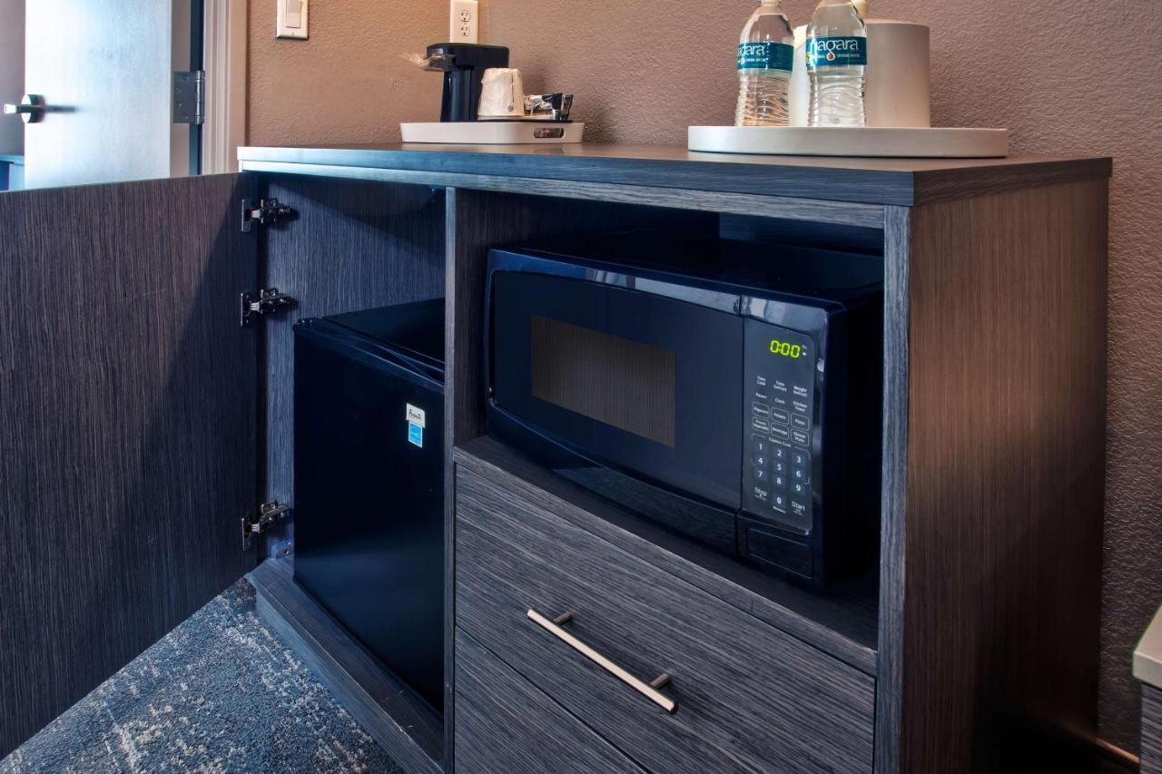 Hampton & By Hilton- Airport Elizabeth