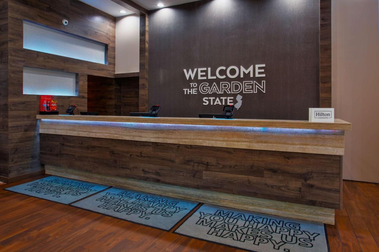 Hotel Hampton & By Hilton- Airport Elizabeth 3*