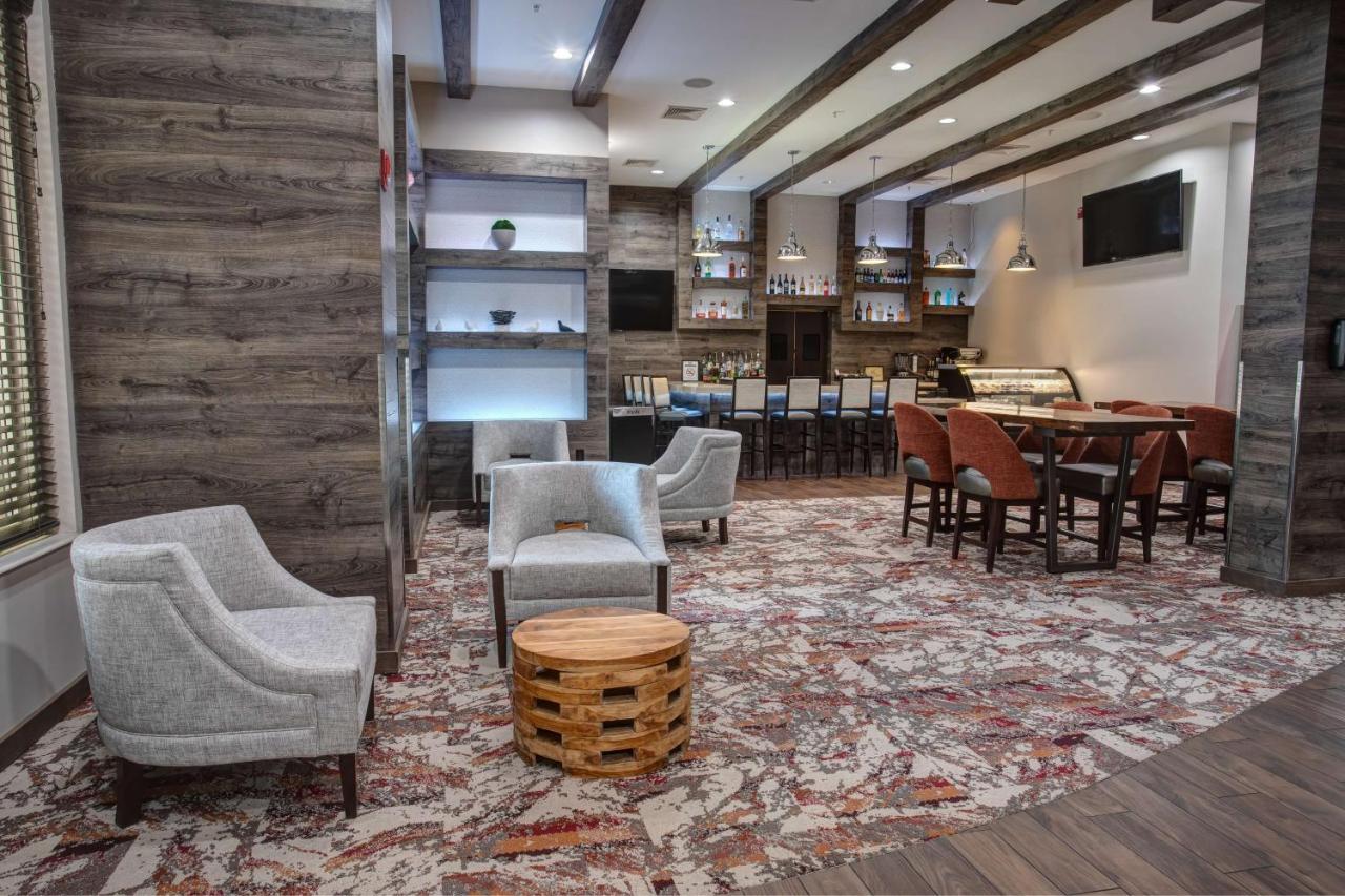 Hampton & By Hilton- Airport Elizabeth Hotel