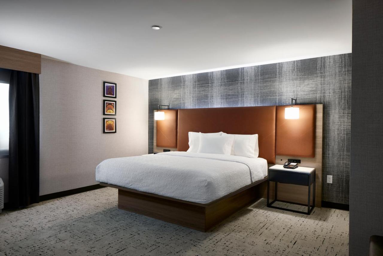 Hotel Hampton Airport