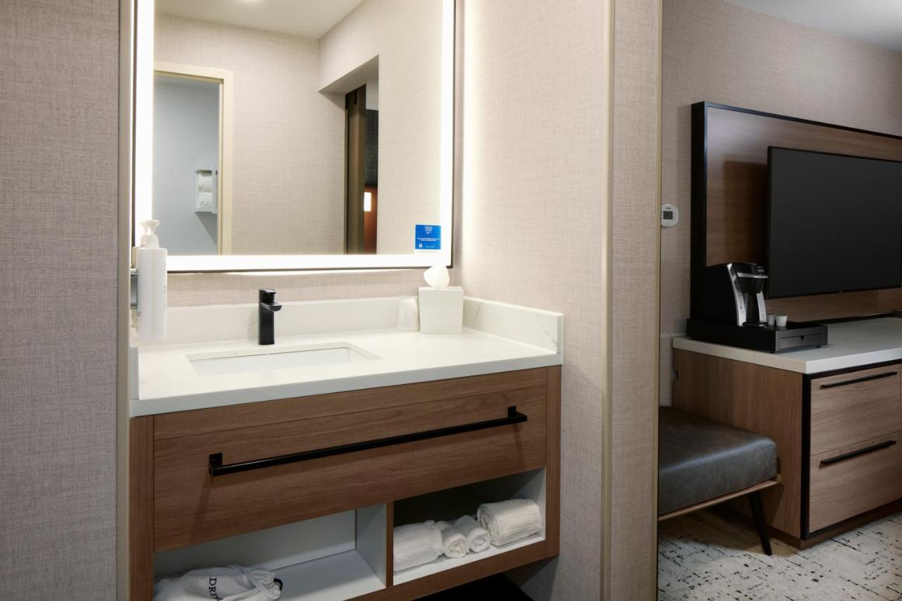 Hampton Airport Hotel 3*