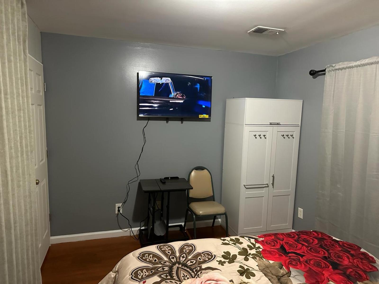 Divine D. 6mins Near Ewr Airport, 4mins To Penn Station / Prudential Homestay