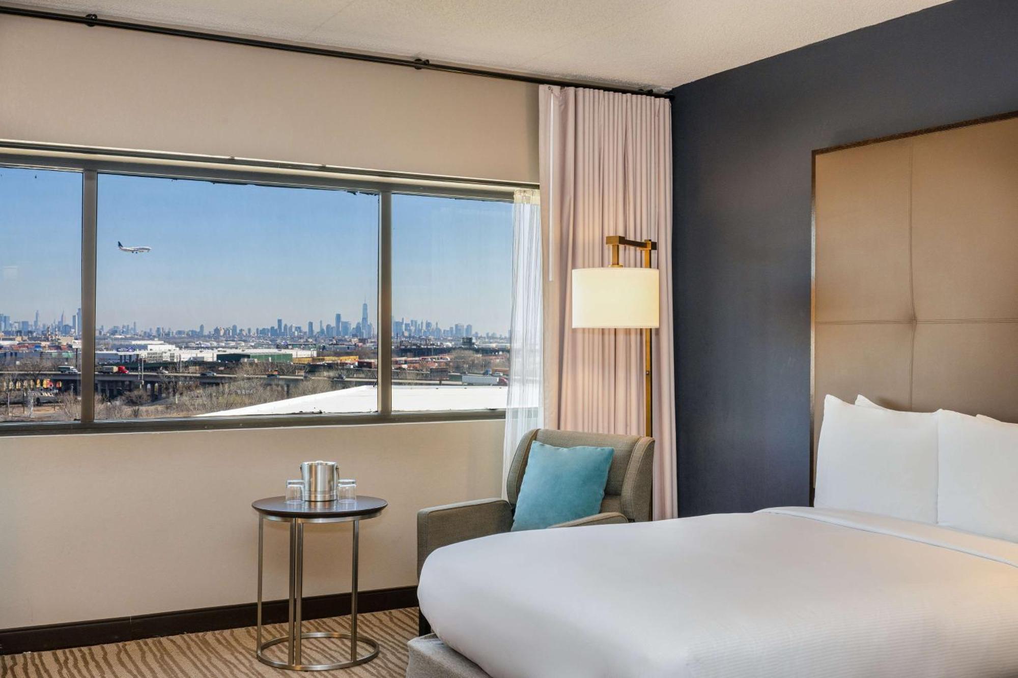 Doubletree By Hilton Airport Hotel 4*