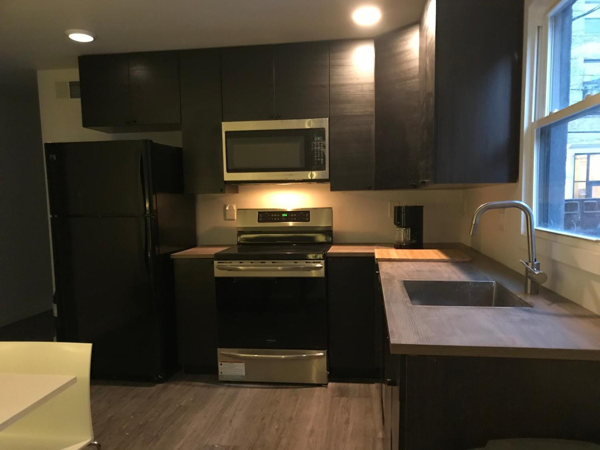 Modern Ironbound With Kitchen-fasttraintonyc-onestoptoairport Newark
