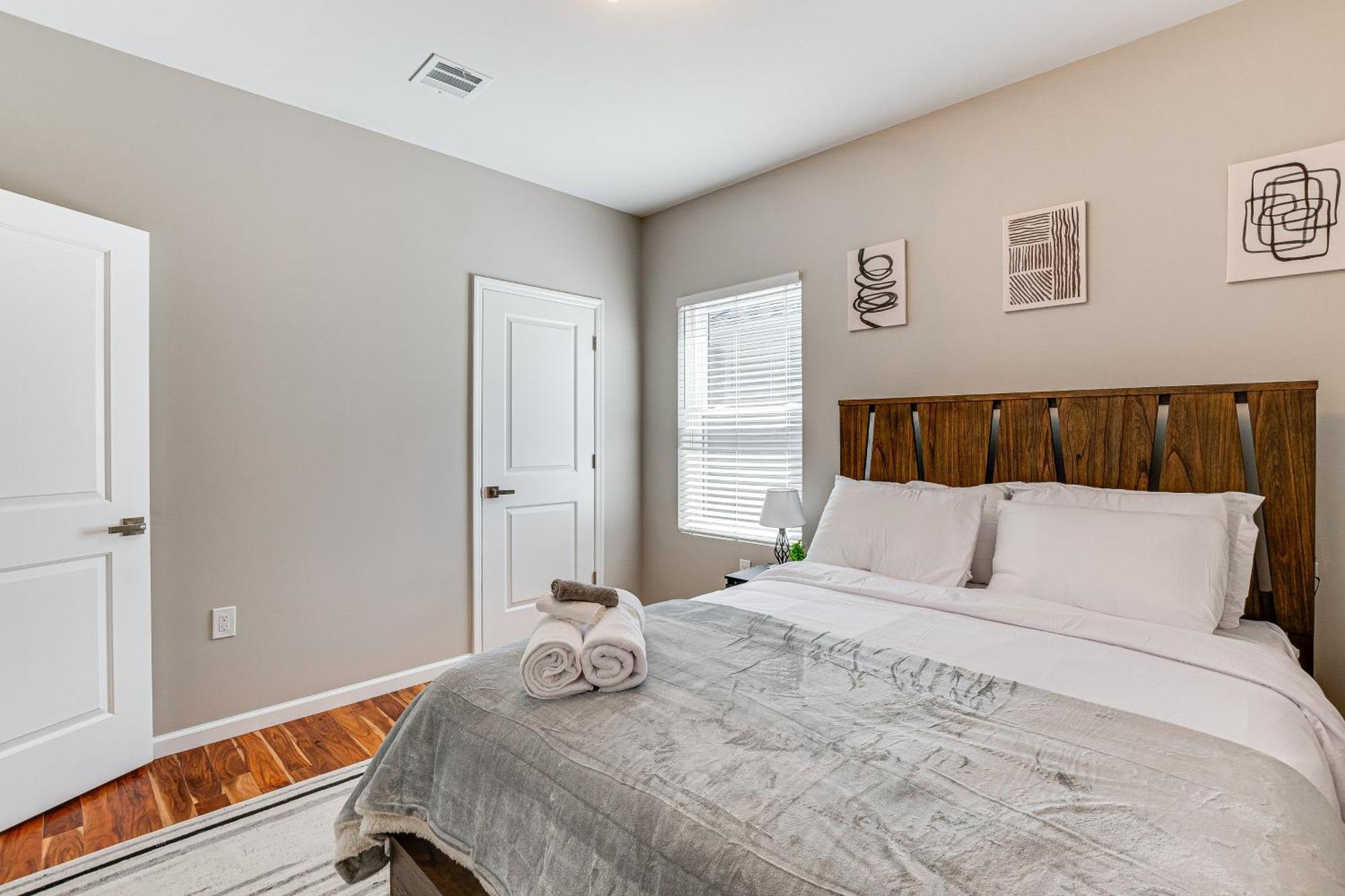 Luxe Retreat With Rooftop Deck Pets Welcome! *