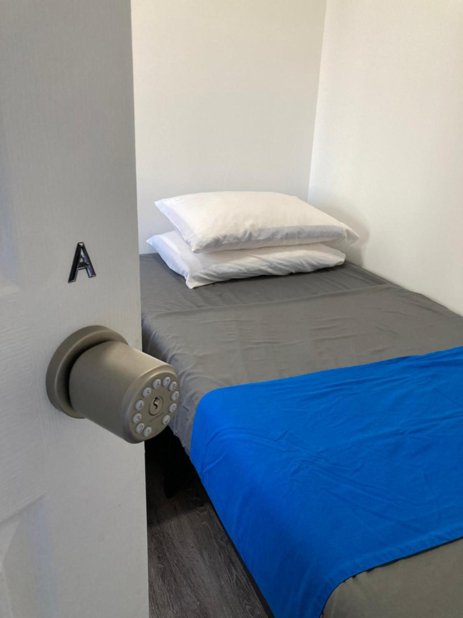 Modern Ironbound With Kitchen-fasttraintonyc-onestoptoairport