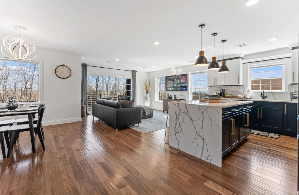 Cityscape Unit 2 Apartment *