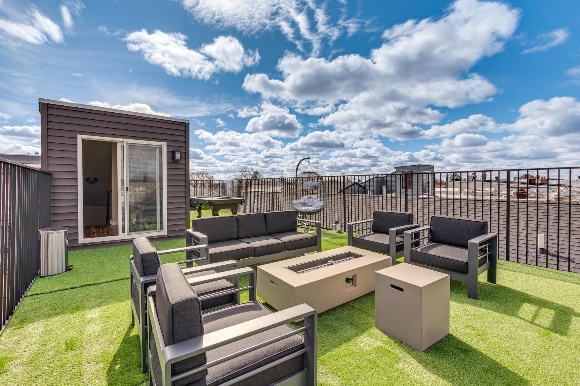 Luxe Retreat With Rooftop Deck Pets Welcome! Holiday home Newark
