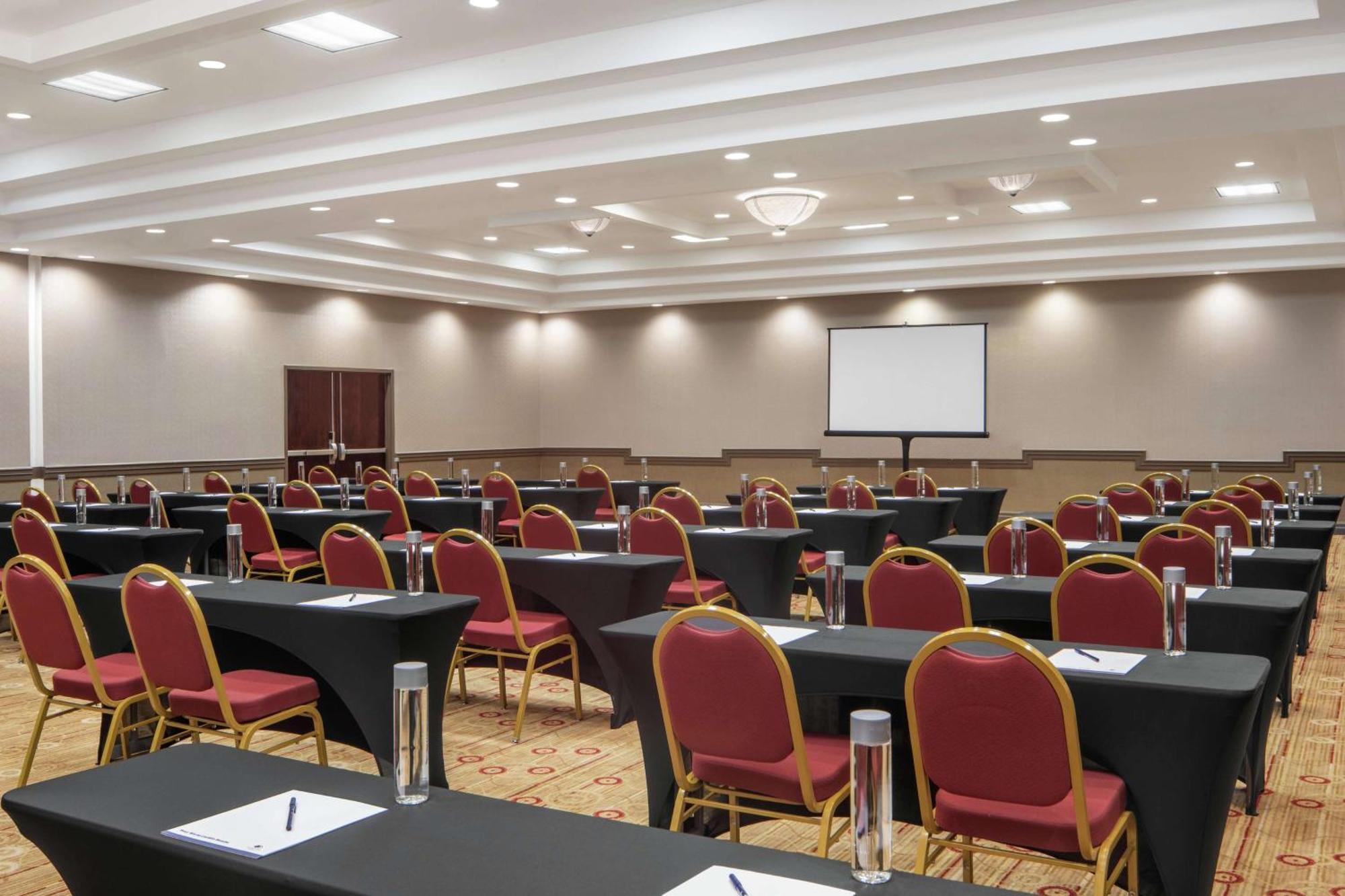 Doubletree By Hilton Airport Hotel 4*