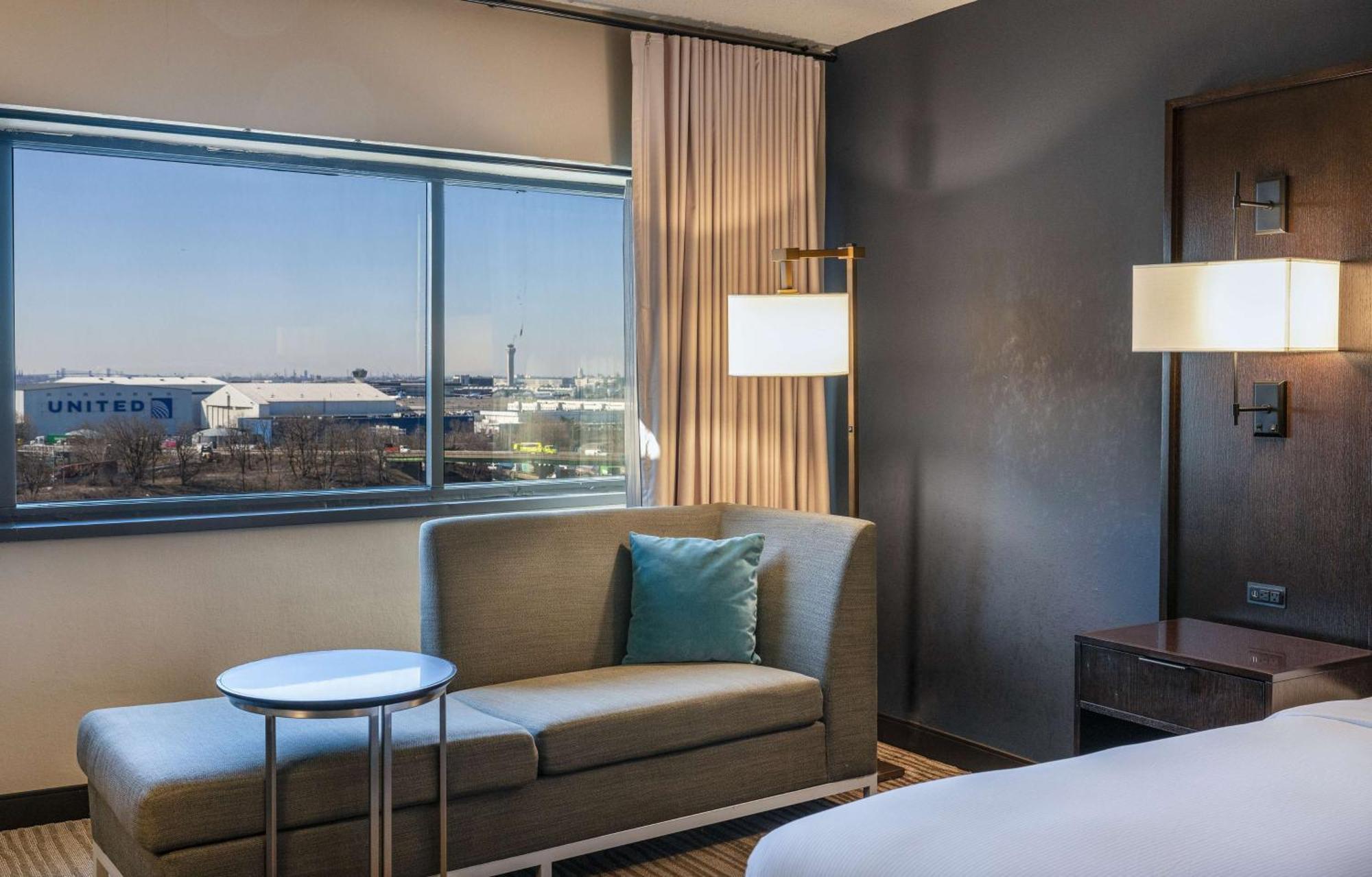 Doubletree By Hilton Airport 4*