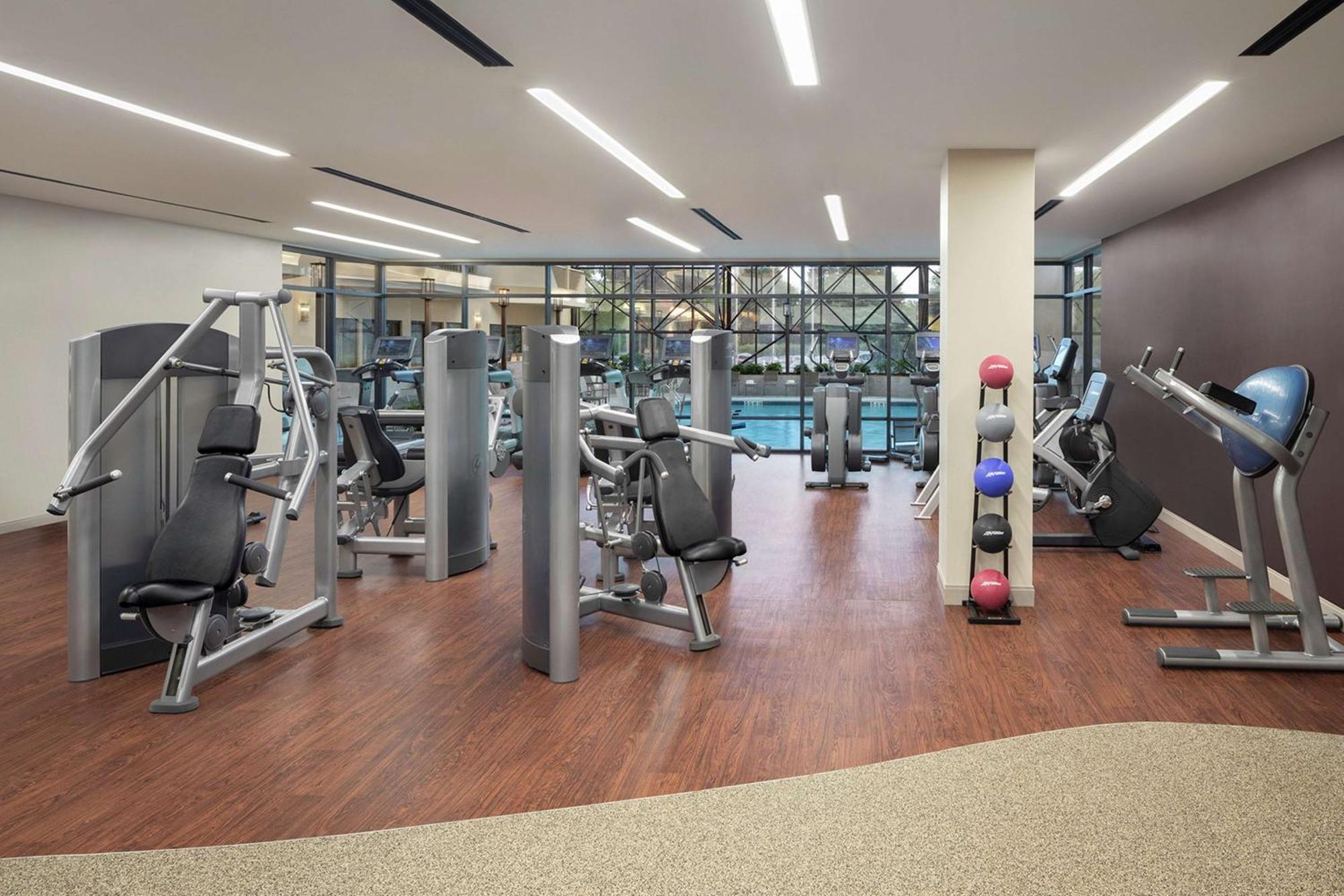 Hotel Doubletree By Hilton Airport 4*