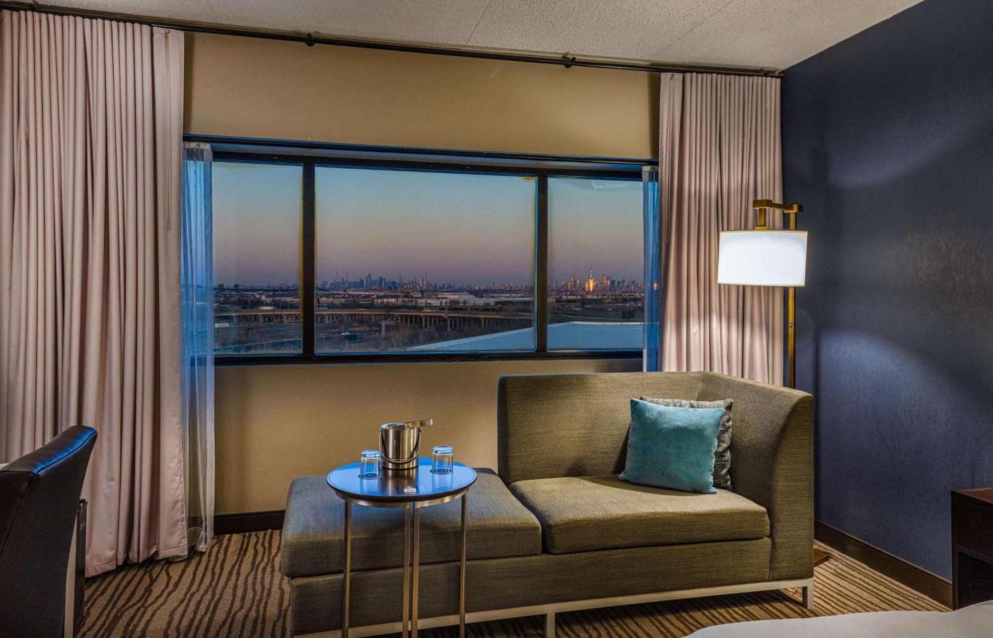 Doubletree By Hilton Airport Newark