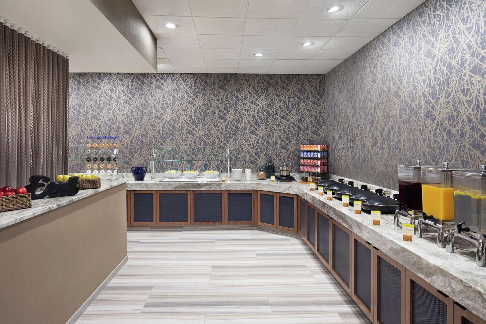 Doubletree By Hilton Airport