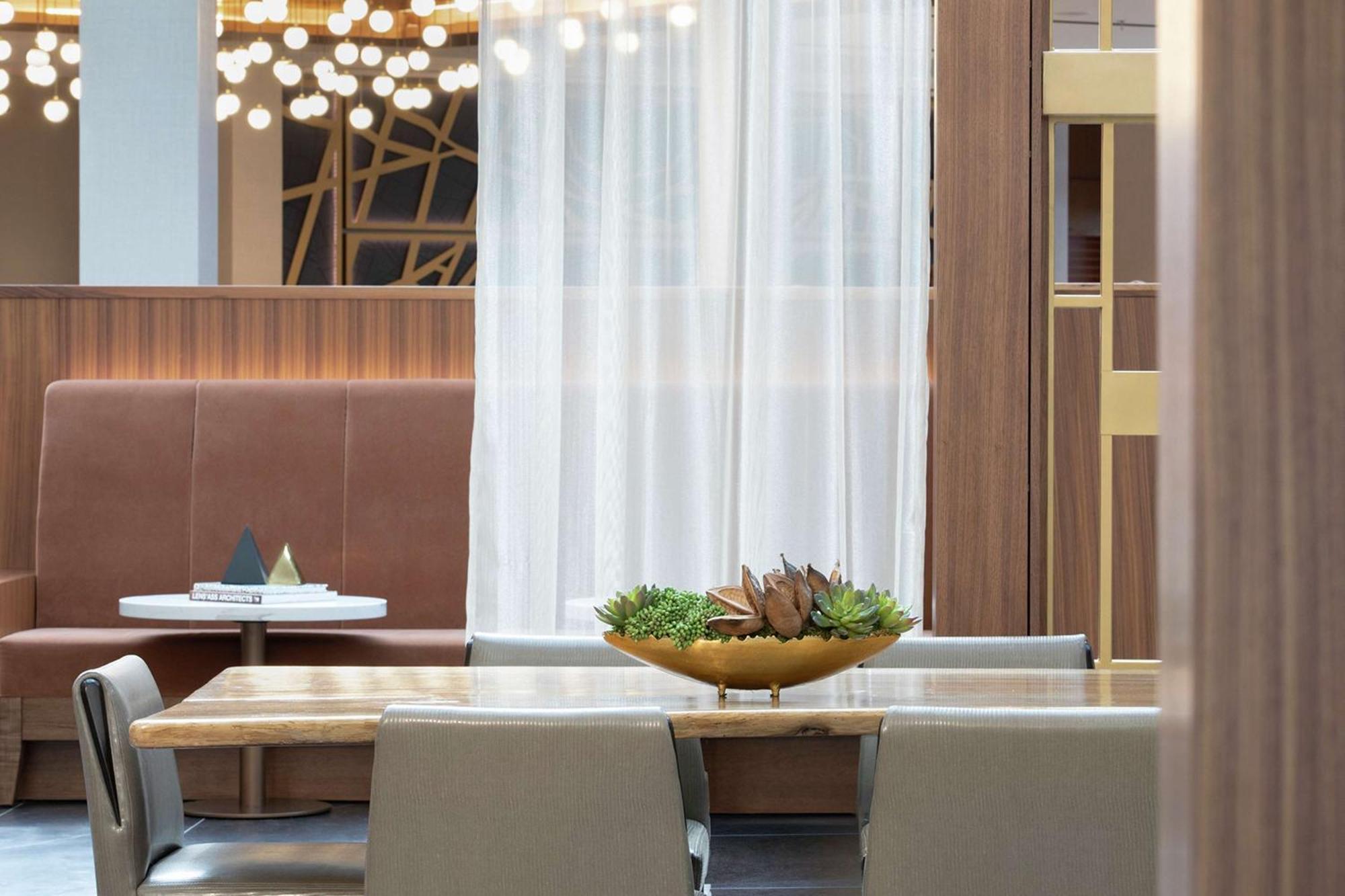 Doubletree By Hilton Airport Hotel 4*