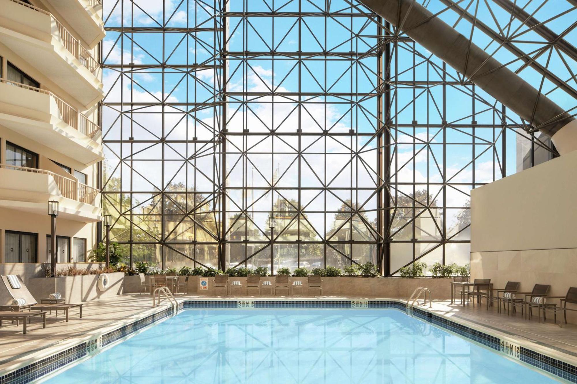 Hotel Doubletree By Hilton Airport 4*