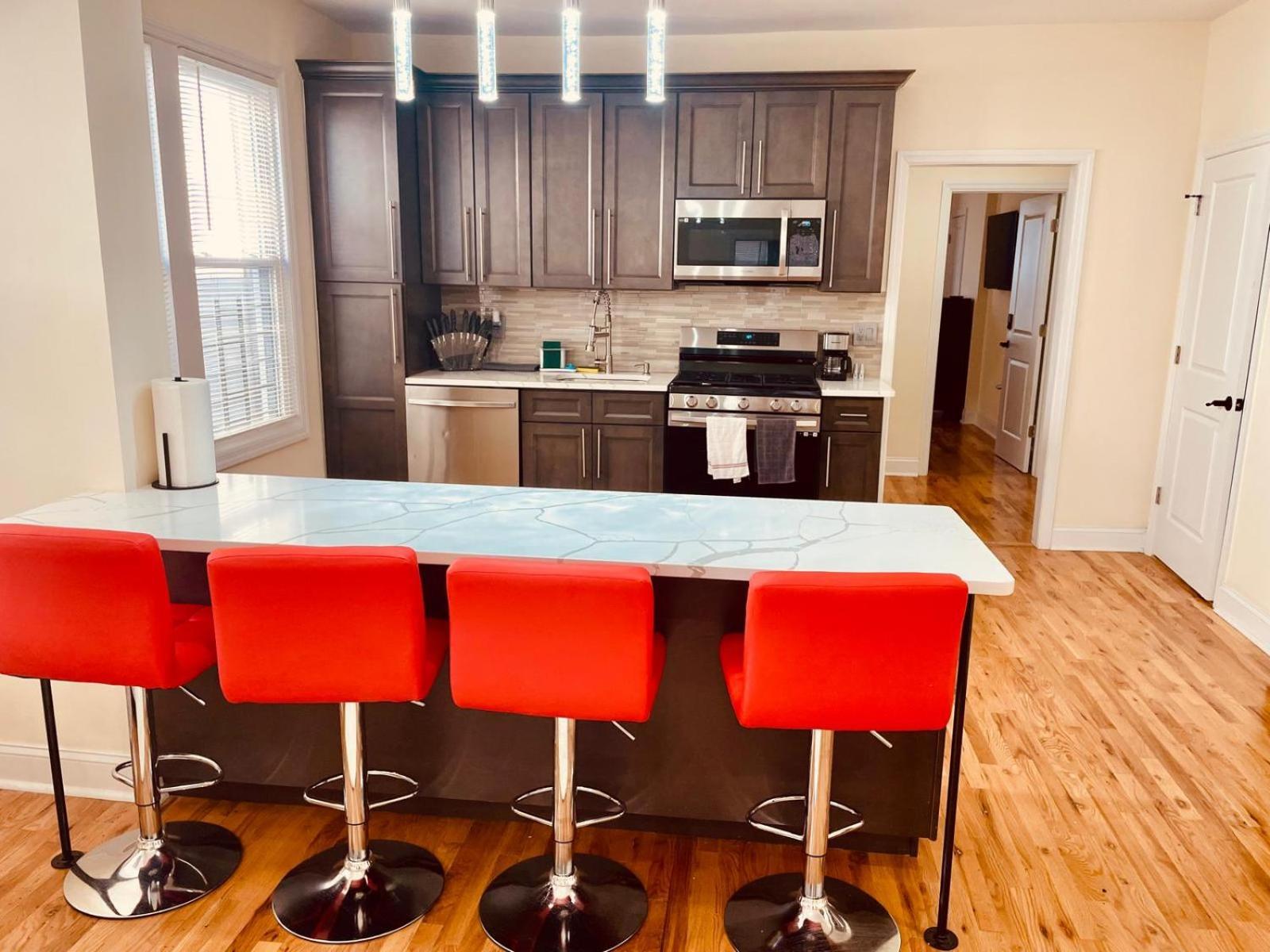 Ooohlala! 2 Beds And 2 Full Baths W/free Parking Newark