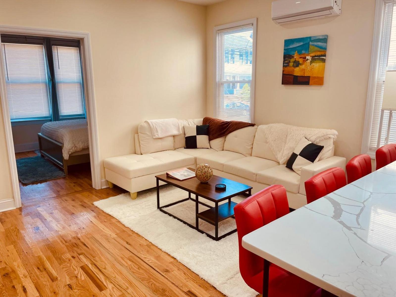 Ooohlala! 2 Beds And 2 Full Baths W/free Parking * Newark