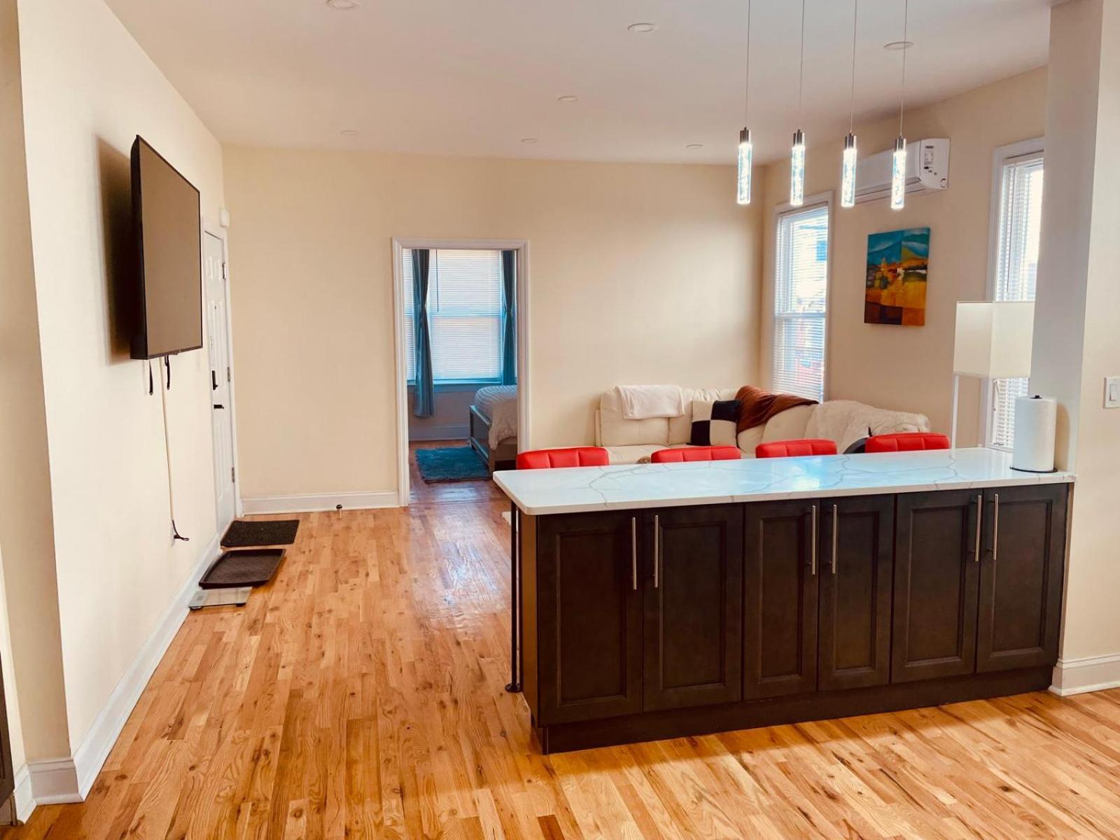 Apartment Ooohlala! 2 Beds And 2 Full Baths W/free Parking Newark