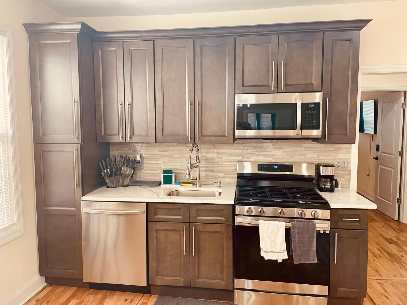 Ooohlala! 2 Beds And 2 Full Baths W/free Parking Apartment *