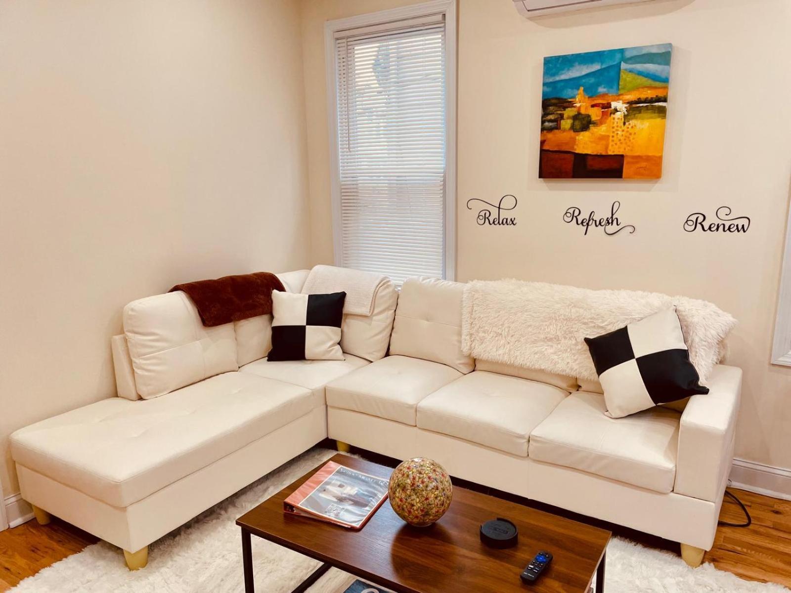 Ooohlala! 2 Beds And 2 Full Baths W/free Parking *
