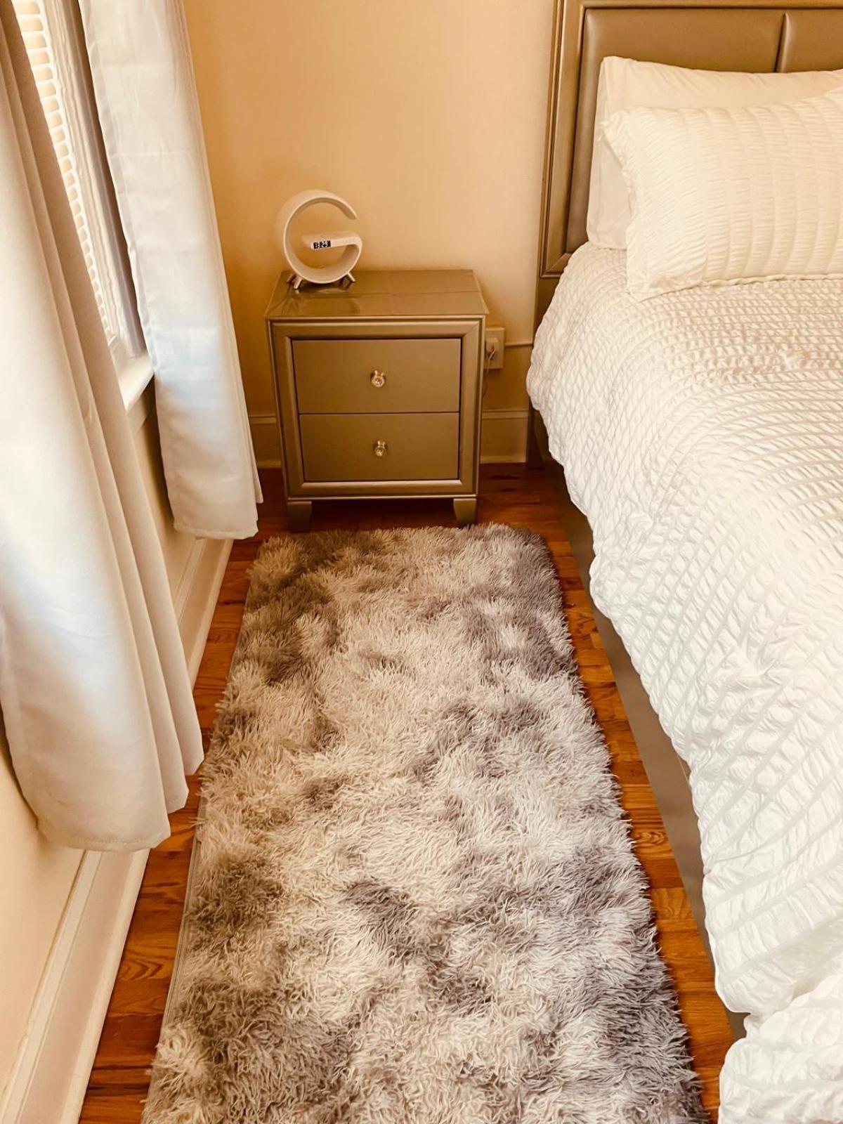 Ooohlala! 2 Beds And 2 Full Baths W/free Parking Newark