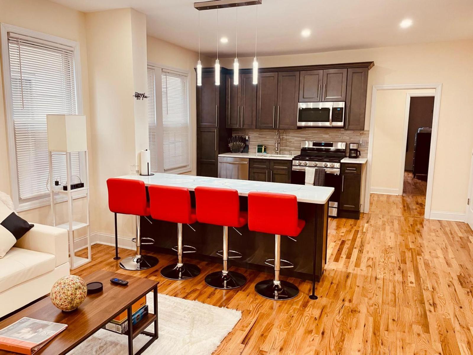 Ooohlala! 2 Beds And 2 Full Baths W/free Parking Apartment Newark