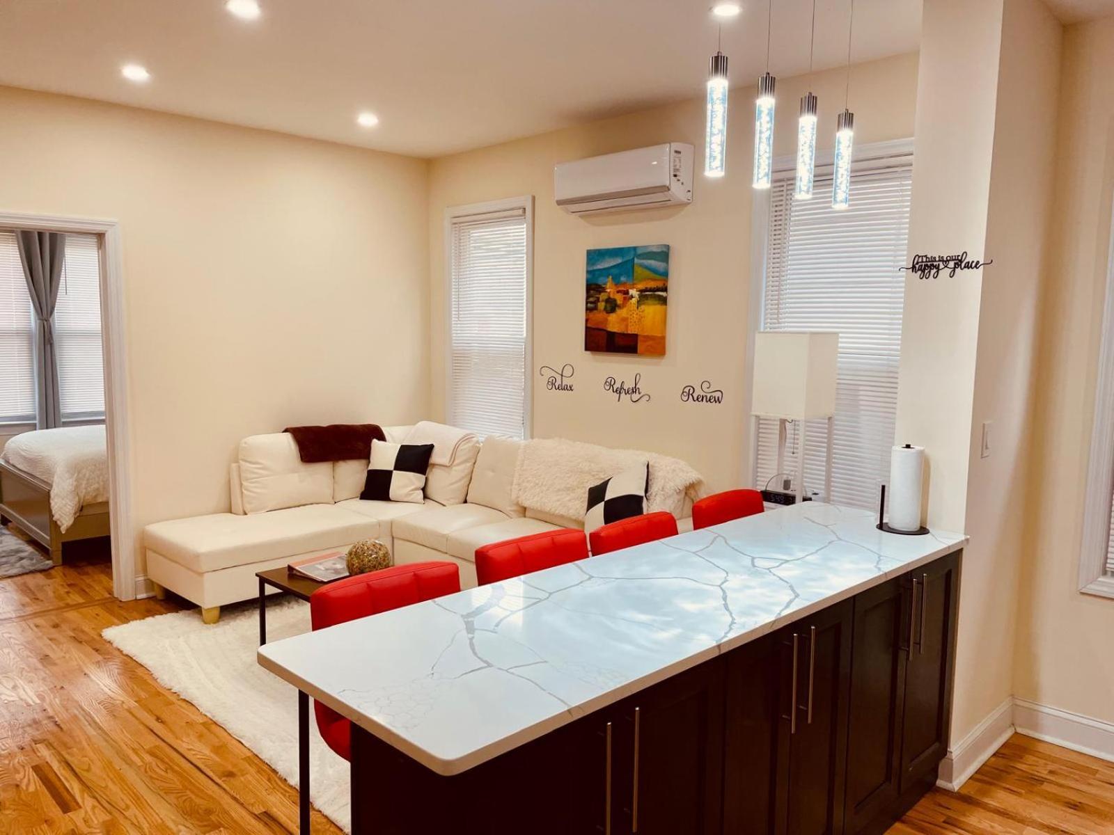 Apartment Ooohlala! 2 Beds And 2 Full Baths W/free Parking Newark
