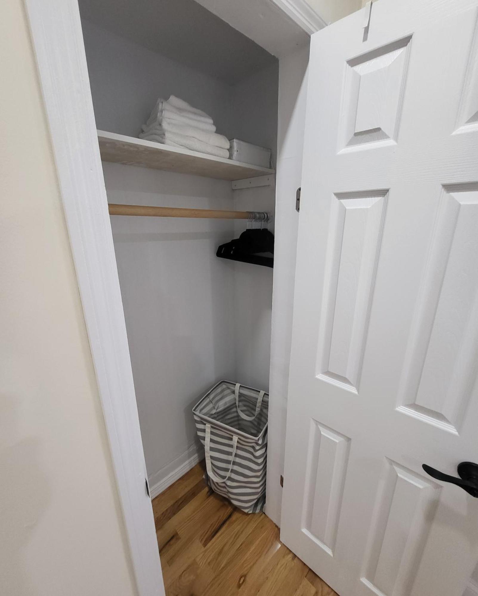 Ooohlala! 2 Beds And 2 Full Baths W/free Parking