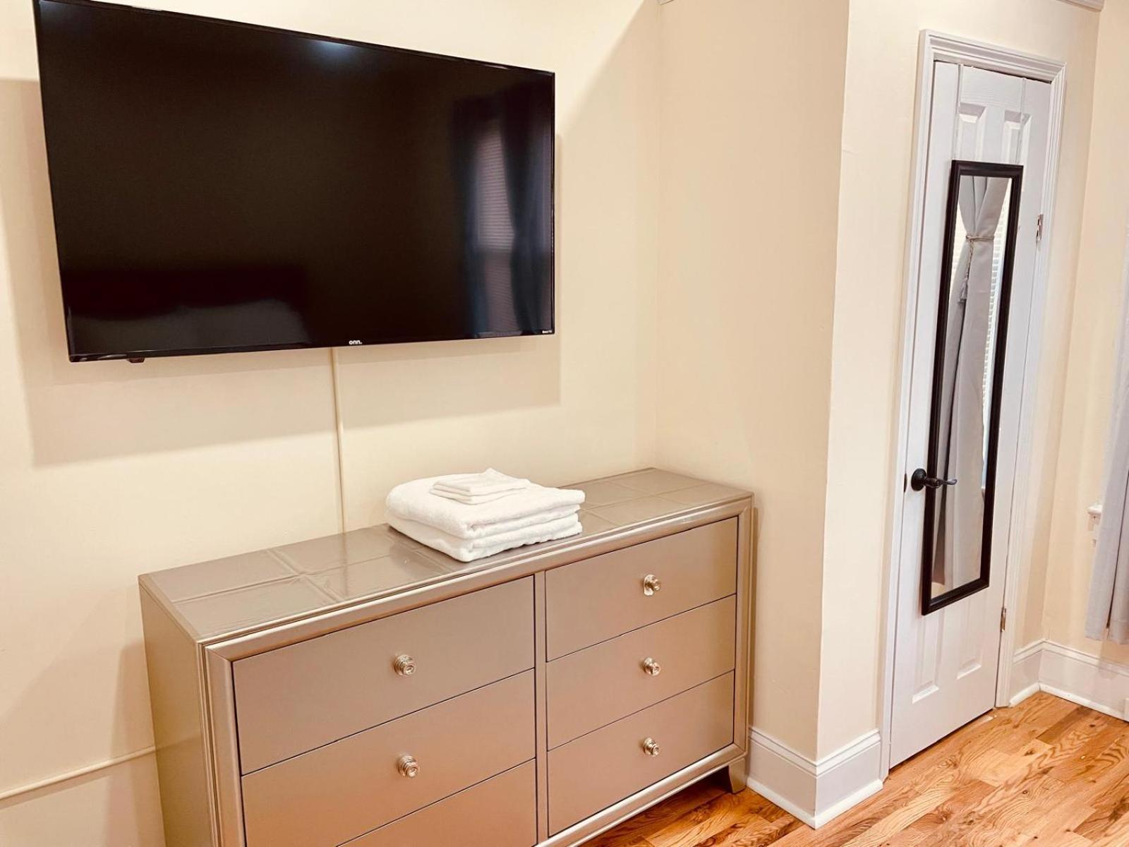 Apartment Ooohlala! 2 Beds And 2 Full Baths W/free Parking