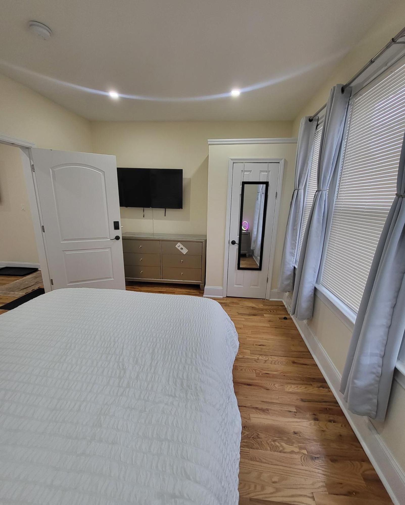 Apartment Ooohlala! 2 Beds And 2 Full Baths W/free Parking *
