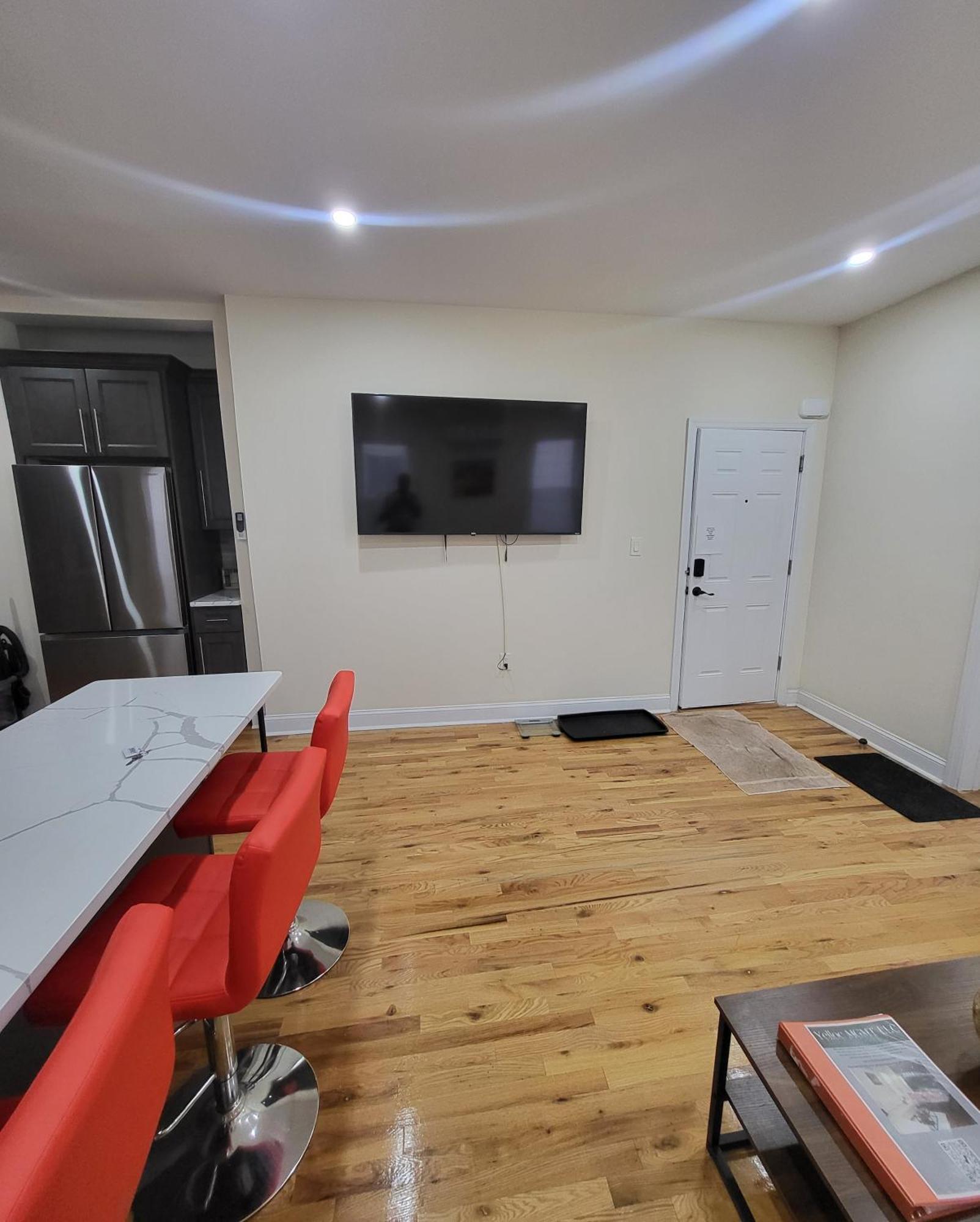 Ooohlala! 2 Beds And 2 Full Baths W/free Parking Apartment Newark
