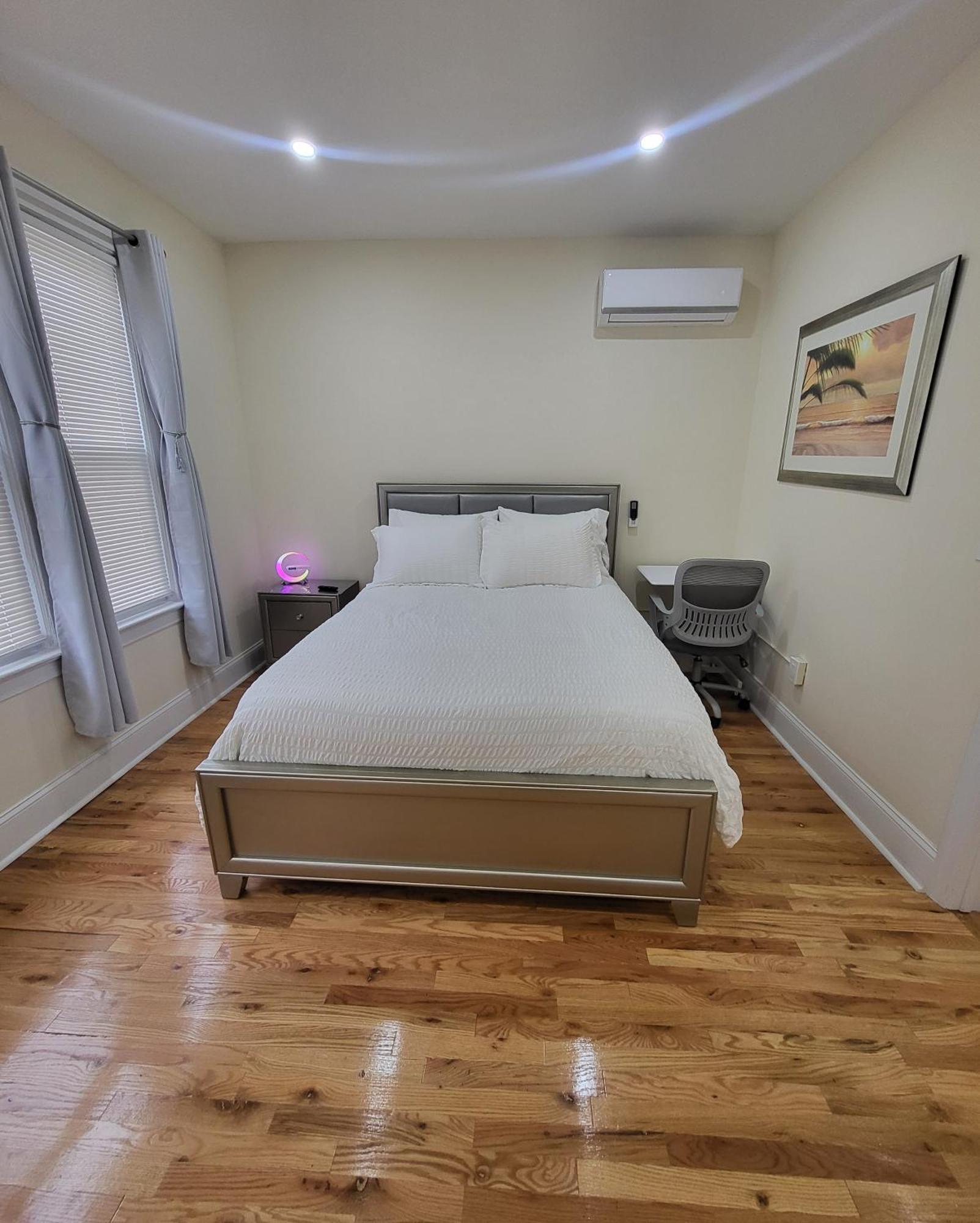 Ooohlala! 2 Beds And 2 Full Baths W/free Parking * Newark