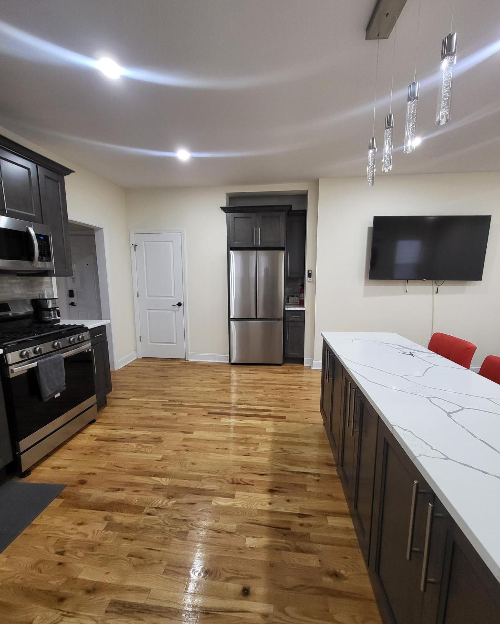 Apartment Ooohlala! 2 Beds And 2 Full Baths W/free Parking Newark