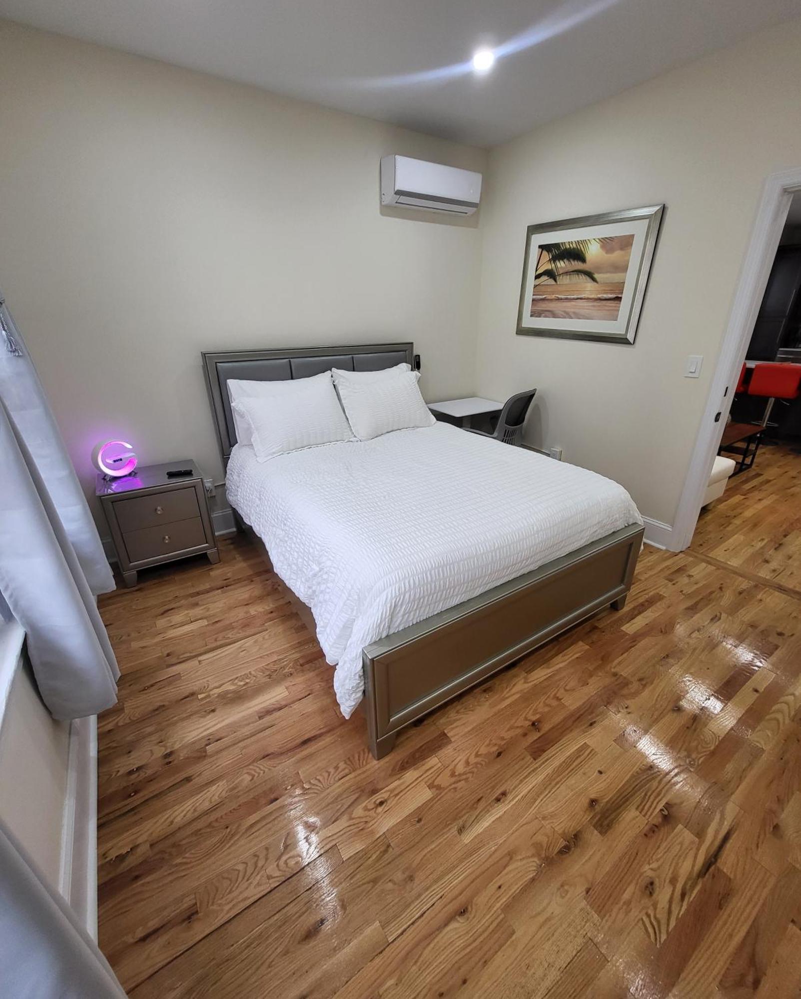 Ooohlala! 2 Beds And 2 Full Baths W/free Parking