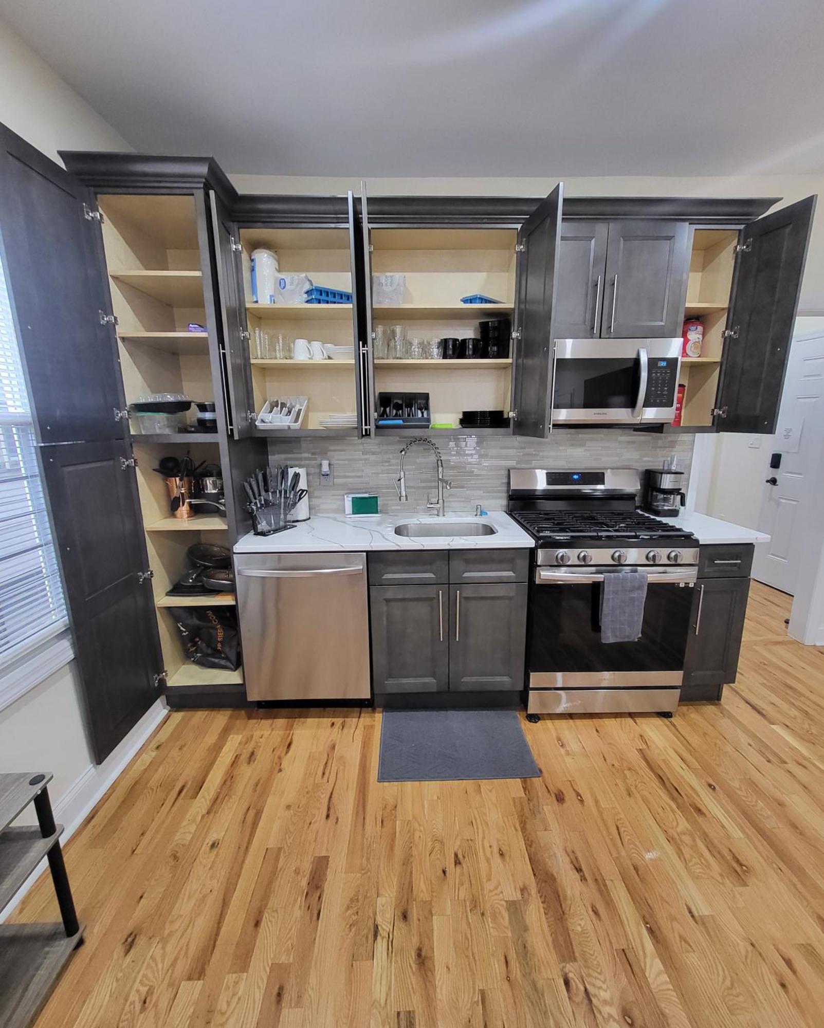 Ooohlala! 2 Beds And 2 Full Baths W/free Parking Apartment Newark