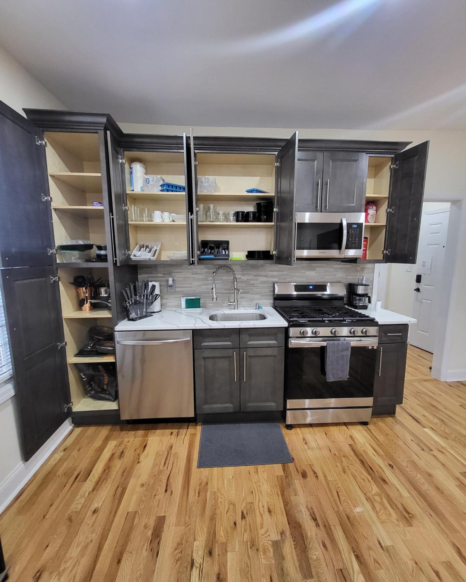 Apartment Ooohlala! 2 Beds And 2 Full Baths W/free Parking *
